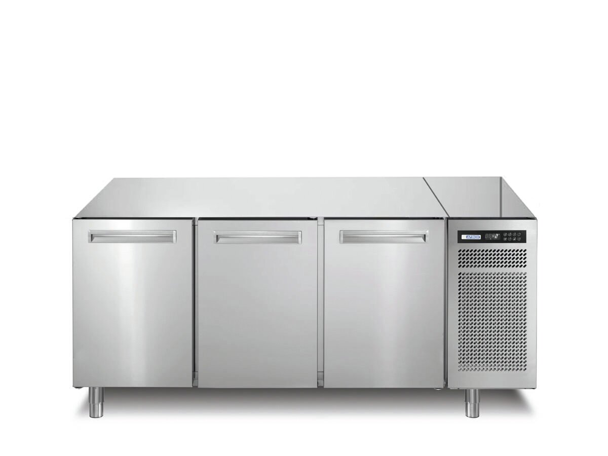 Kühltisch 300 l GN 1/1 3 Türen